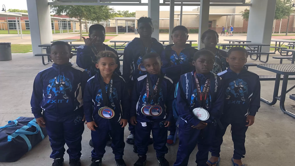 Youth wrestling participants